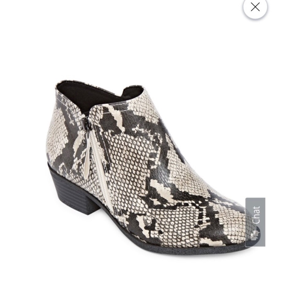 NWT Arizona Womens Galen Block Heel Zip Booties